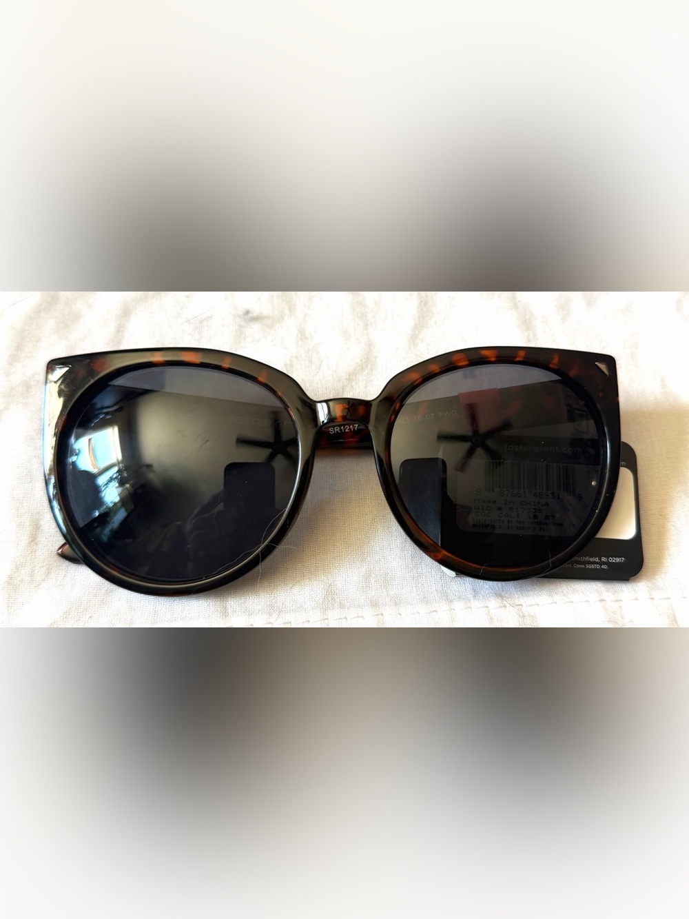 Foster Grant Sydney Round Tortoise Shell Sunglasses Black Tinted Lightweight NWT